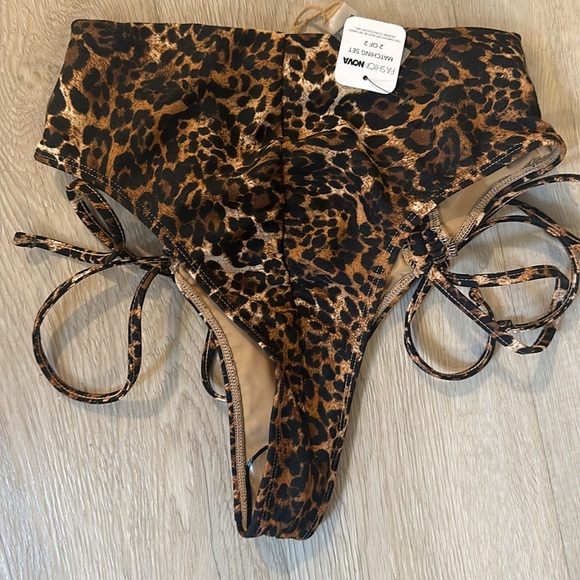 Leopard print bikini - Picture 3 of 7